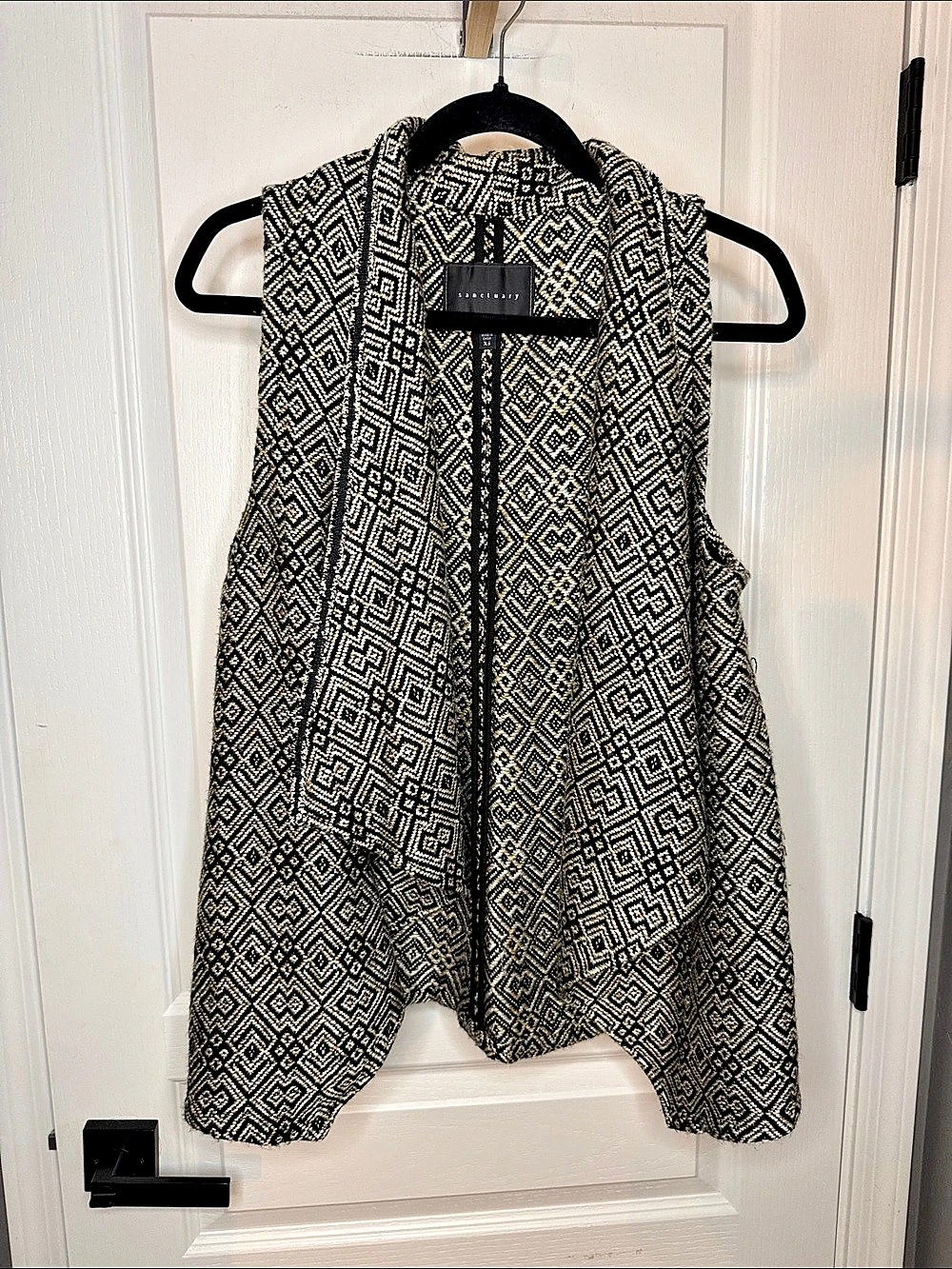 Sanctuary Geometric Sleeveless Top in Black & Gold Size XS